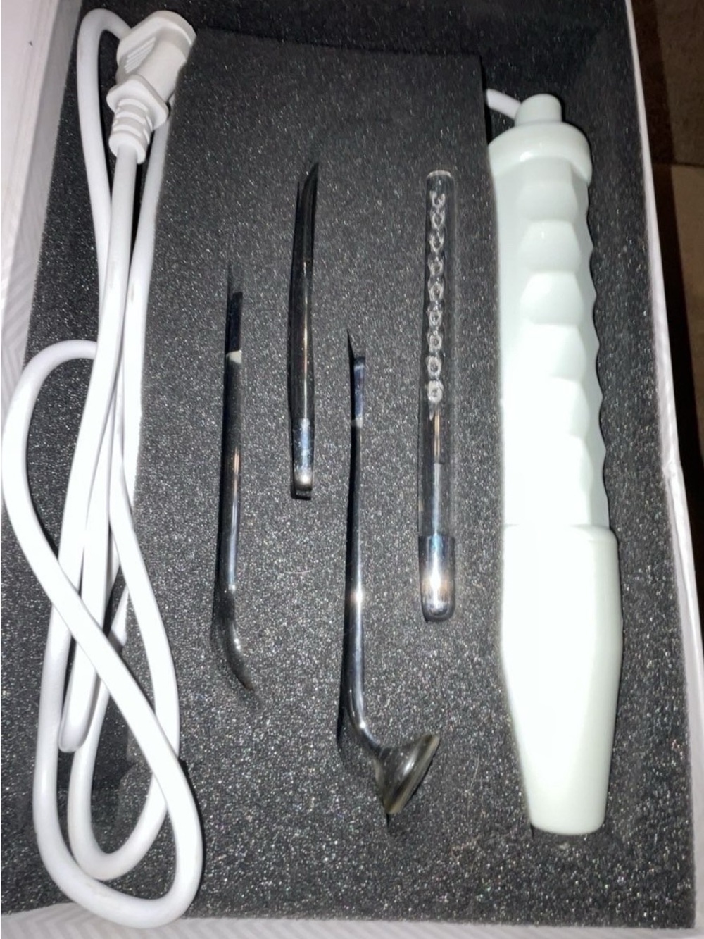White Handheld acne Tool Set with Metal Tips